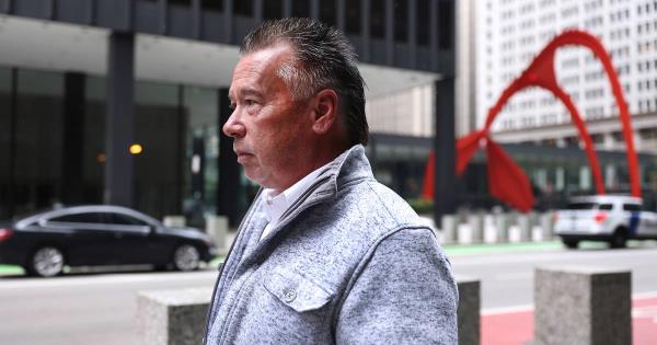 “你刚在沃尔玛拿了律师执照吗？”枪支案件的判决转向律师的行为，被僧侣强奸的女孩的资金被盗
