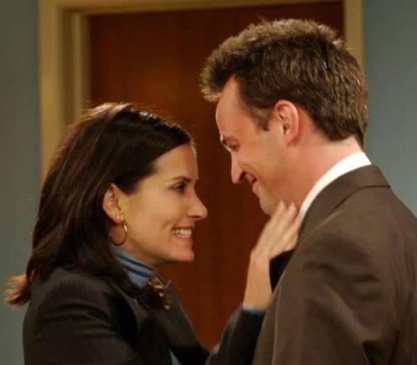 Perry's character in Friends finds love with Mo<em></em>nica Geller (Courteney Cox). Credit: NBC 