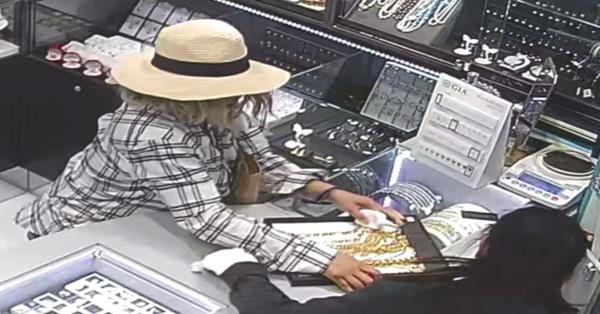 阿德莱德珠宝店老板描述了小偷向店员喷胡椒喷雾后的恐惧