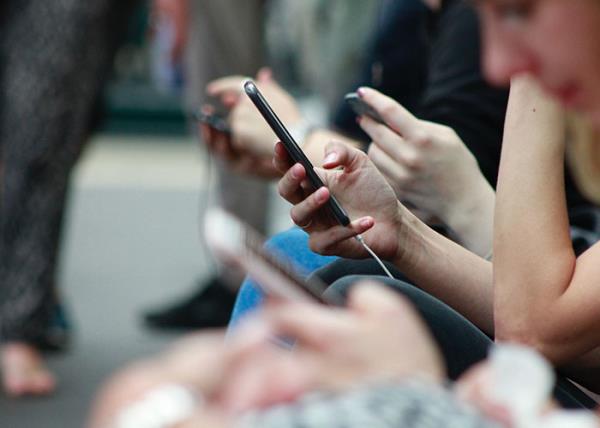 30 Bad Habits That A Shocking Amount Of People Have