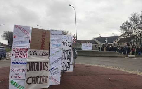 Staff at the Jacques-Cartier school in Issou refused to work on Mo<em></em>nday and held a protest saying they feared for their safety