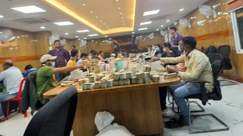 29亿卢比，还在清点：it部门部署了更多的机器，来清点从国会议员办公场所缴获的现金