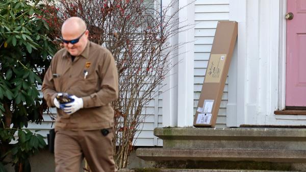 随着越来越多的美国人在网上购物，假日退货率预计会上升