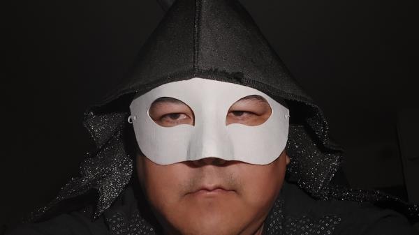 在翻拍的《雪河人》中，素食诗人马库斯·滕洛对马的敌意