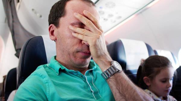 美国航空公司一名乘客因放屁被赶下飞机
