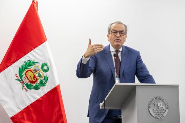 Fernando Carrillo：“民主不应该被认为是理所当然的”