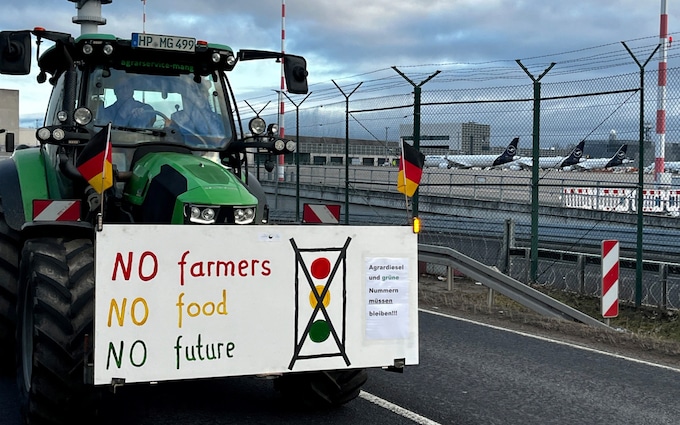德国农民封锁了该国最大的机场