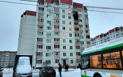 Damage to an apartment building following a drone attack in Voronezh, published by the regio<em></em>nal governor Aleksandr Gusev