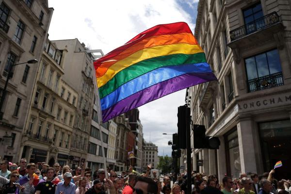 部长因在LGBT+仇恨犯罪辩论中“过于歇斯底里”的言论而受到批评