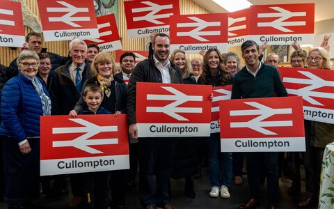 Rishi Sunak visits Fordmore Farm Shop to discuss the building of Cullompton railway station