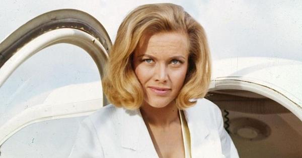 Ho<em></em>nor Blackman as Pussy Galore in Goldfinger 