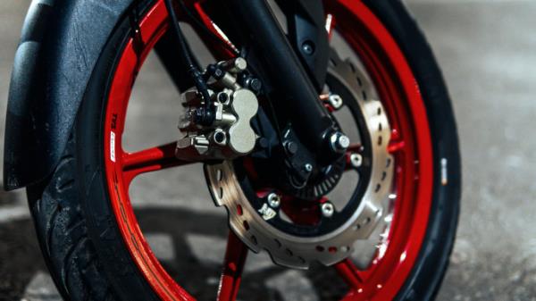 The Super-Moto single-channel ABS is designed to behave differently ba<em></em>sed on riding modes. Photo: Akif Hamid