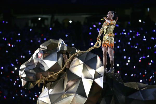 凯蒂·佩里(Katy Perry)的《美国偶像》(American Idol)之旅即将结束，但“新音乐”正在崭露头角