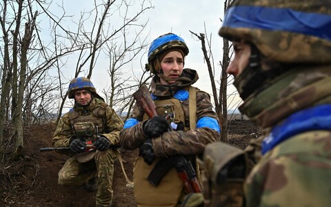 Ukrainian servicemen of the 65th Mechanised Brigade position themselves near the village of Robotyne wher<em></em>e Russia is expected to try to gain momentum