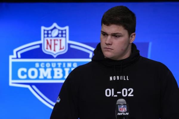 家庭关系将一小群NFL组合的受邀者与著名的橄榄球父亲联系在一起