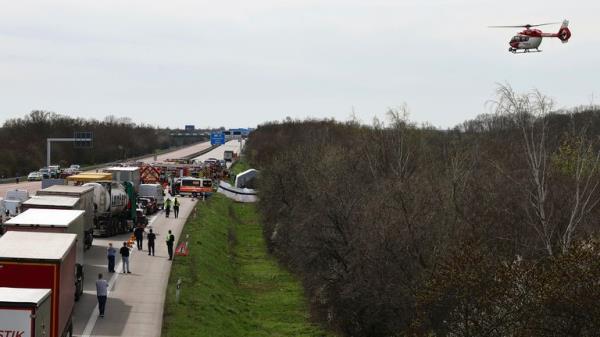 Pic: (Jan Woitas/dpa/AP</p>

<p>　　Emergency vehicles and a rescue helicopter work at the scene of the accident on the A9, near Schkeuditz, Germany, Wednesday, March 27. 2024. (Jan Woitas/dpa via AP)
