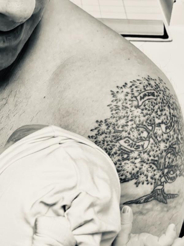 The TV presenter shared the news of his new child on social media. Pic: Instagram (@antanddec)