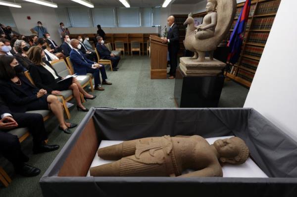 美国归还从柬埔寨和印度尼西亚掠夺的古代文物