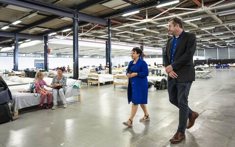 Utrecht mayor Sharon Dijksma and security director Jaap Do<em></em>nker at a centre accommodating Ukrainian refugees