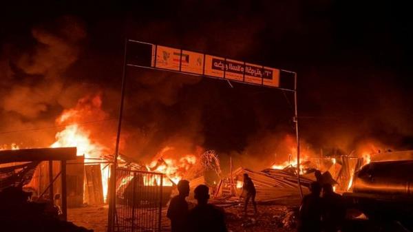 Fire rages following an Israeli strike on an area designated for displaced Palestinians, amid the o<em></em>ngoing co<em></em>nflict between Israel and Hamas, in Rafah in the southern Gaza Strip, in this still picture taken from a video, May 26, 2024. REUTERS/Reuters TV TPX IMAGES OF THE DAY</p>

<p>　　