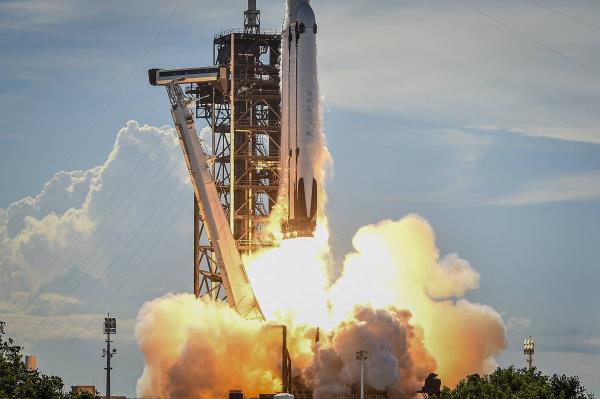 SpaceX再次发射猎鹰9号火箭