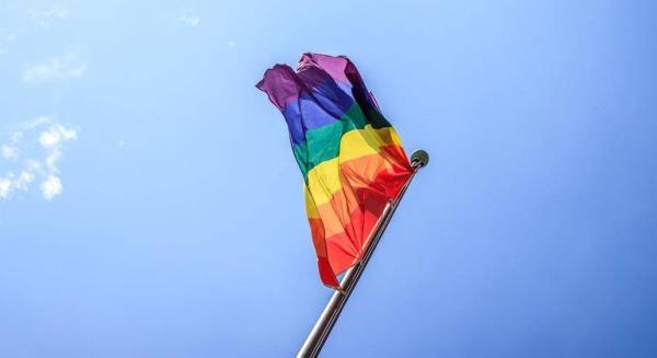 印度LGBTQIA+群体在法律上取得了胜利，但在接受和平等权利方面仍面临社会障碍