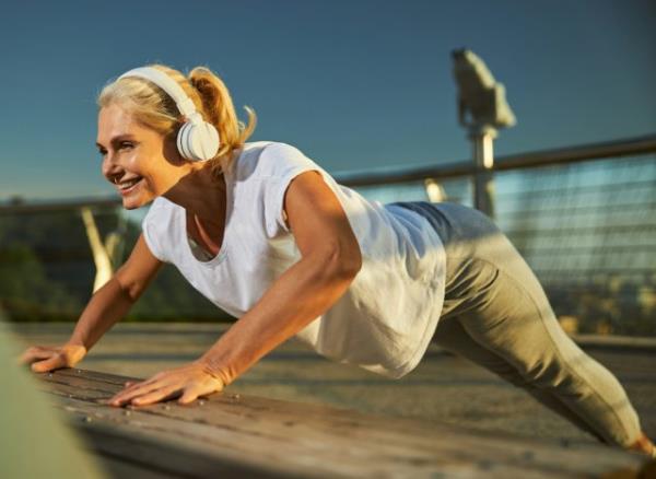 mature woman performing alternate pushups, co<em></em>ncept of workout to get your body back to 40