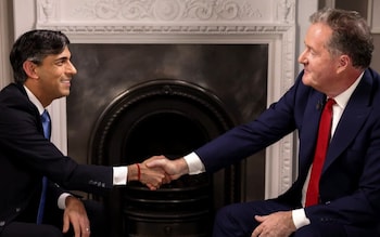 Rishi Sunak and Piers Morgan shake hands on the ￡1,000 bet