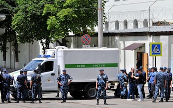 Russian policemen stand guard near a pretrial detention center wher<em></em>e inmates had taken employees hostage