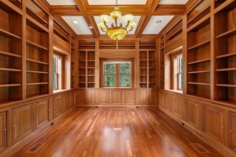 MA 'murder mansion' goes up for sale