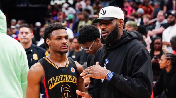 NBA选秀让詹姆斯和他的儿子成为湖人队的队友