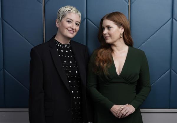 艾米·亚当斯(Amy Adams)和玛丽埃尔·海勒(Marielle Heller)把她们做母亲的所有经历都写进了《夜婊》(Nightbitch)