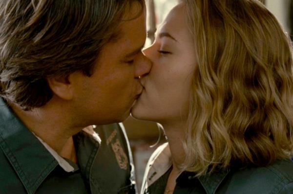 Matt Damon and Scarlett Johansson in 2011's 