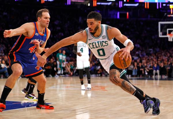 Jayson Tatum drives on Bojan Bogdanovic during the Knicks' loss.
