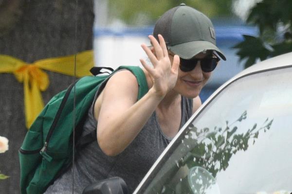 Mack waved goodbye to the friend who dropped her off at her parents' home.