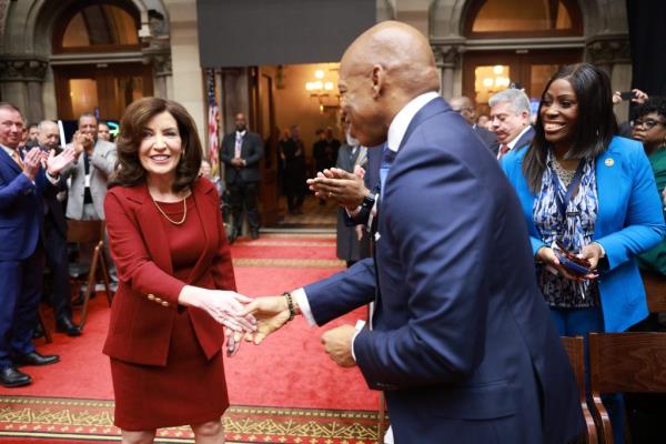 Hochul shaking Mayor Adams' hand at the State of the State address.
