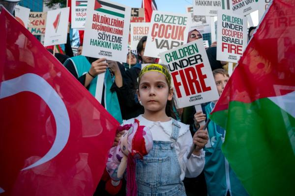 Pro-Palestinian rally attendees in Istanbul, Turkey on Oct. 21.