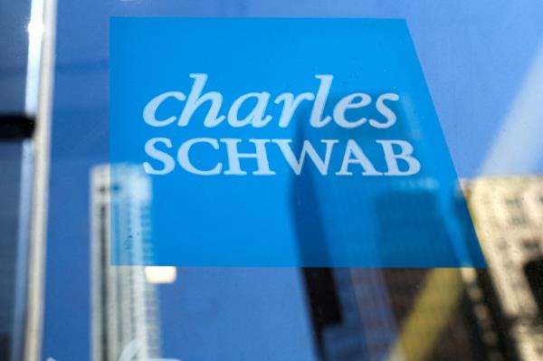 The reduction amounts to between 1,795 and 2,154 people out of Schwab's 35,900-strong workforce.