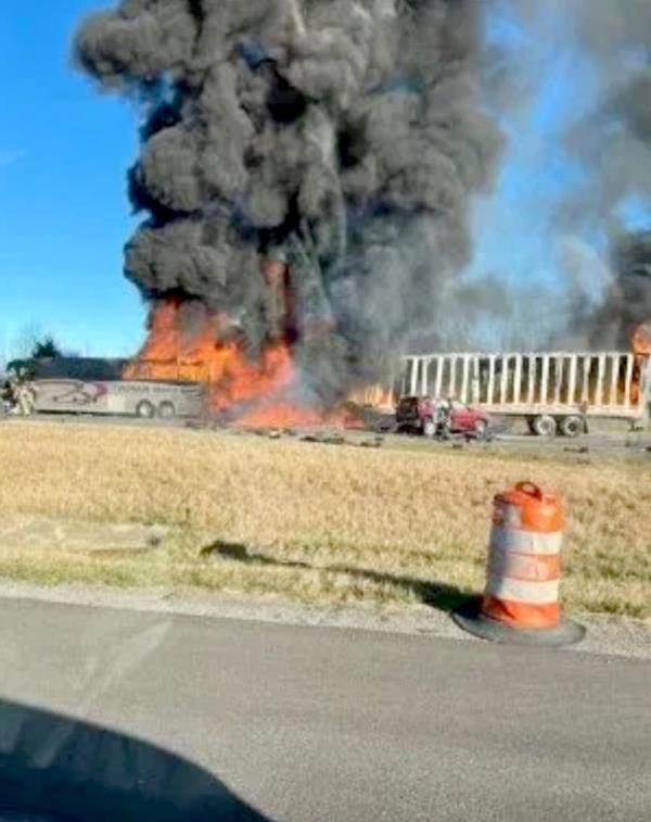 A charter bus carrying students from a high school was rear-ended by a semi-truck on an Ohio highway Tuesday morning.</p>

<p>　　