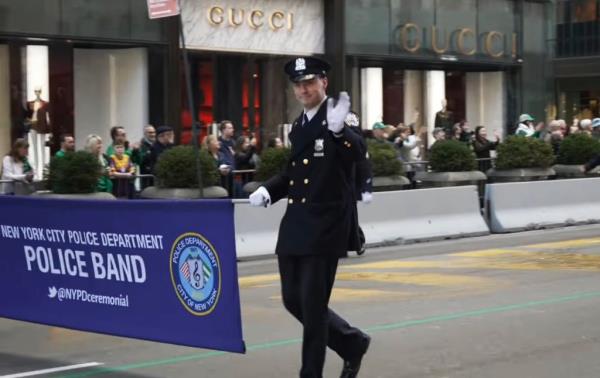 Some FDNY members waved to the protesters.