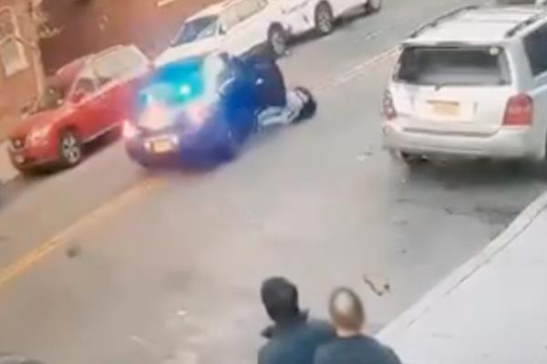 o<em></em>nlookers gaze at the injured teen following the Friday afternoon crash in Flushing.