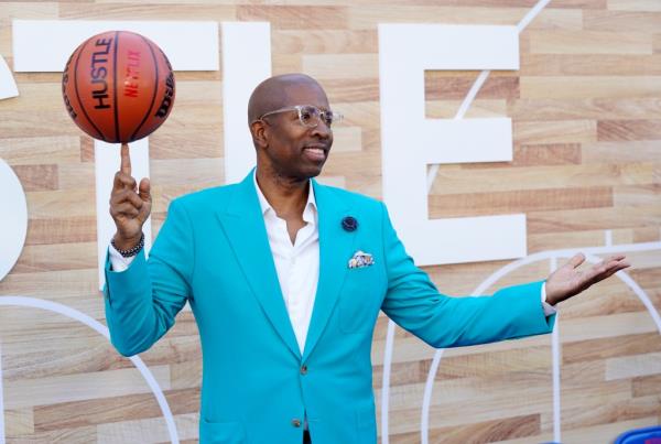Kenny Smith thought Sabrina Io<em></em>nescu should've shot from the WNBA three-point line during All-Star Saturday Night 2024.