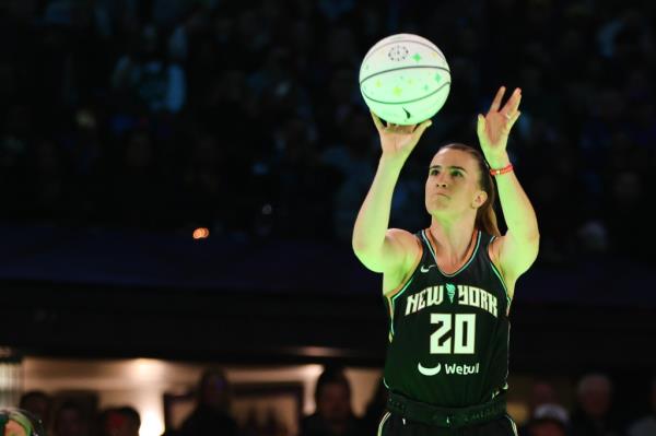 Sabrina Io<em></em>nescu was narrowly defeated by Steph Curry in a three-point shootout. 