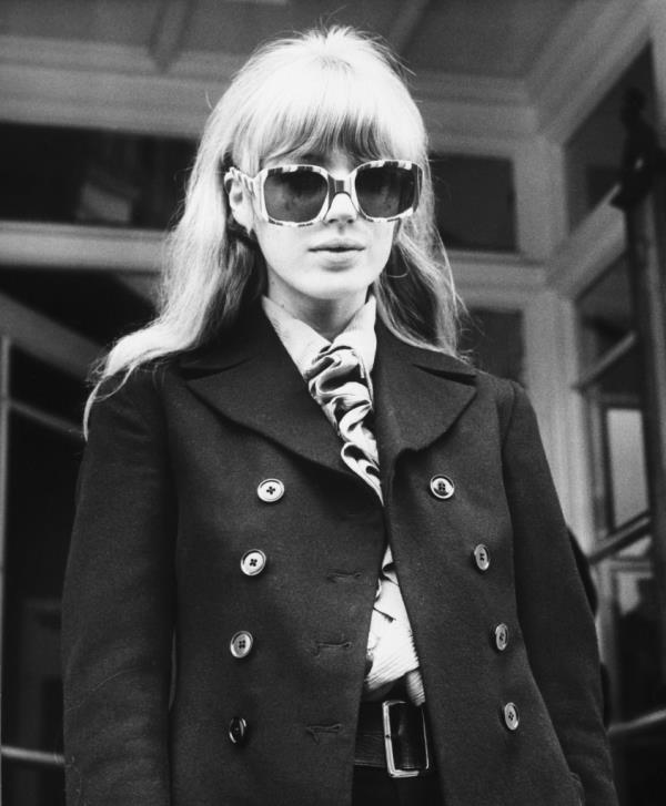 Faithfull liked helping Mick Jagger. It “made me feel that I was doing something very creative,” she later said. “I think women can slip into that. Living through a man.” 