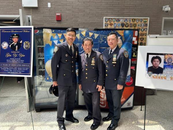 Hundreds of officers, politicians and retired officers joined Yee at the 121st Precinct to celebrate his retirement.