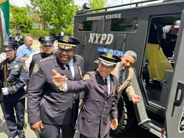 Yee's final walkout from the 121st Precinct.