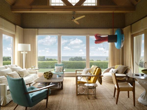 A lounge area.
