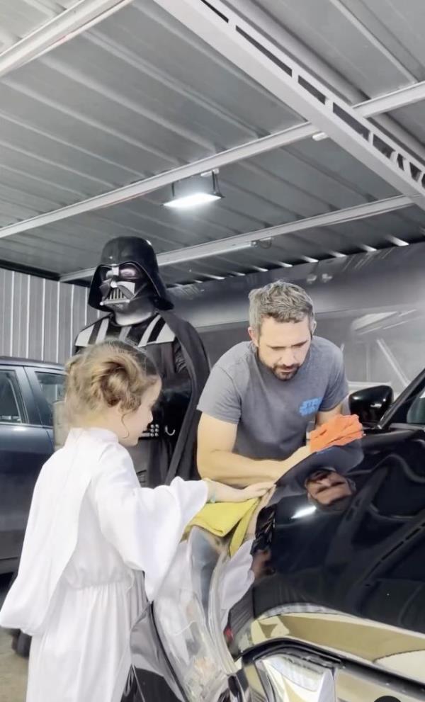 A video posted o<em></em>nline features the family fighting against Darth Vader.