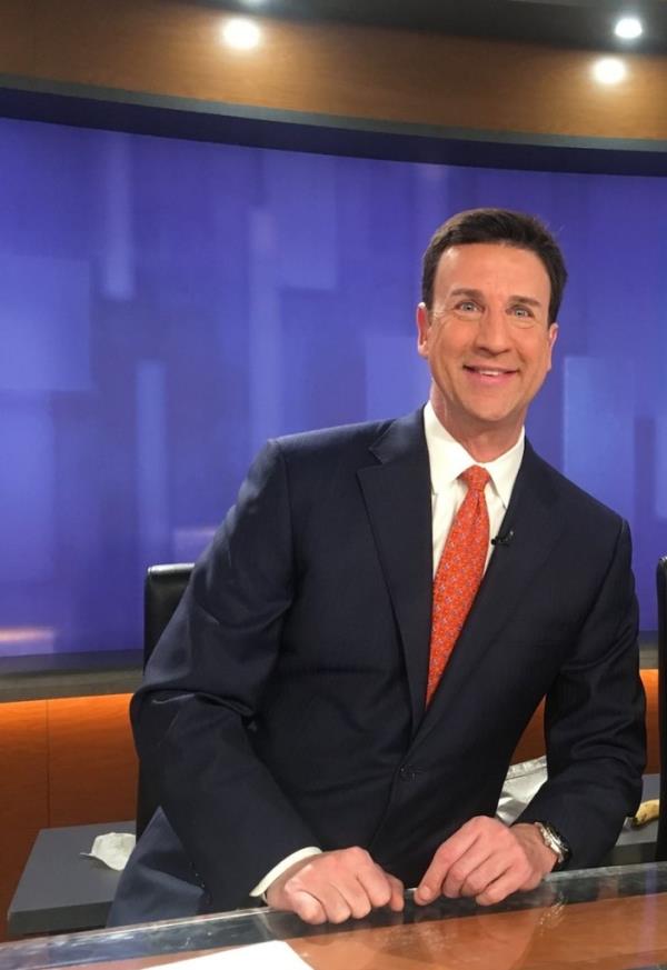 The TV anchor's alleged plan to meet the girl was foiled when Lunn found himself face-to-face with three men who claimed to be co<em></em>nducting their own pedophile sting operation.