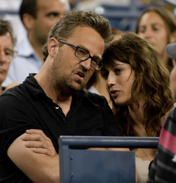 Matthew Perry, Lizzy Caplan